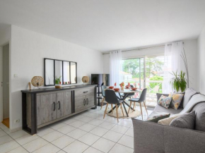 Apartment Bosquets 2 pièces balcon by Interhome